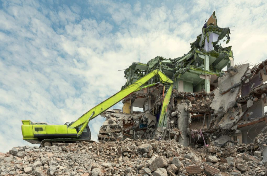 Gestionarea Durabilă a Deșeurilor în Industria Construcțiilor: O Privire Asupra Pieței deșeurilor din Construcții și Demolări